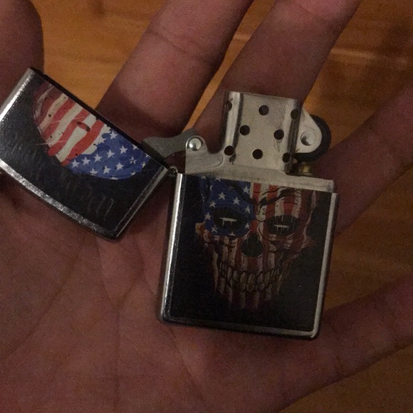 Multiple different lighters - Picture 6 of 6